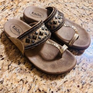 Taos Footwear Women's Gold Size:6 Sandals